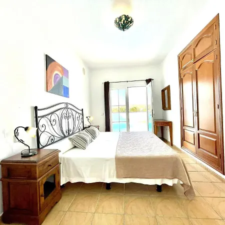 Amplia Villa con Wifi y piscina privada, Puerto Calero Villa *