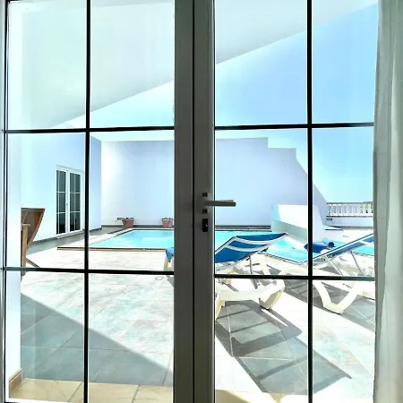 Villa Amplia Villa con Wifi y piscina privada, Puerto Calero *