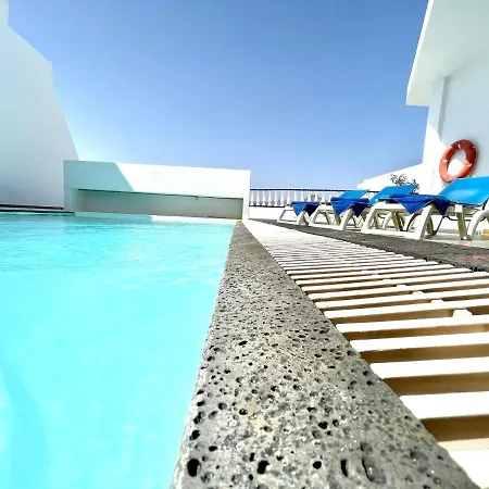 Villa Amplia Villa con Wifi y piscina privada, Puerto Calero