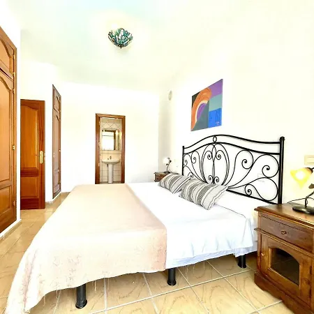 Amplia Villa con Wifi y piscina privada, Puerto Calero