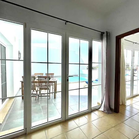 Villa Amplia Villa con Wifi y piscina privada, Puerto Calero *