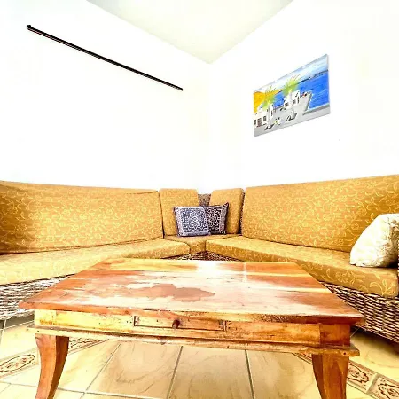 Amplia Villa Con Wifi Y Piscina Privada, Puerto Calero Villa