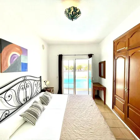 Villa Amplia Villa con Wifi y piscina privada, Puerto Calero Puerto Calero