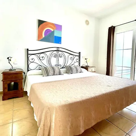 Amplia Villa con Wifi y piscina privada, Puerto Calero Villa
