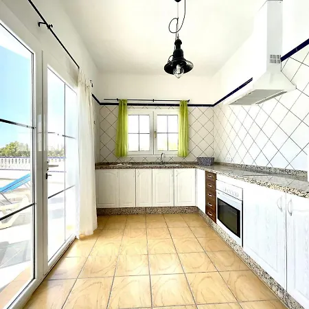 Amplia Villa Con Wifi Y Piscina Privada, Puerto Calero *