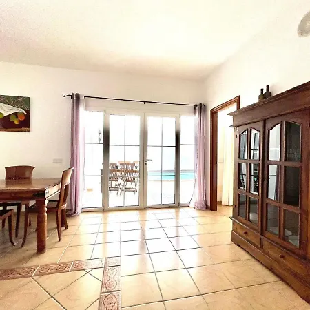 Villa Amplia Villa con Wifi y piscina privada, Puerto Calero Puerto Calero