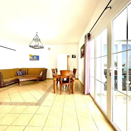 Villa Amplia Villa con Wifi y piscina privada, Puerto Calero Puerto Calero