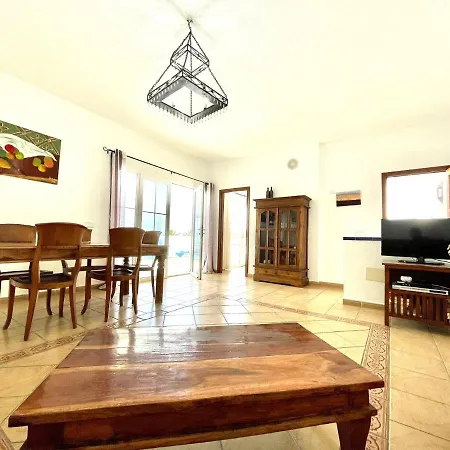 Amplia Villa con Wifi y piscina privada, Puerto Calero Puerto Calero